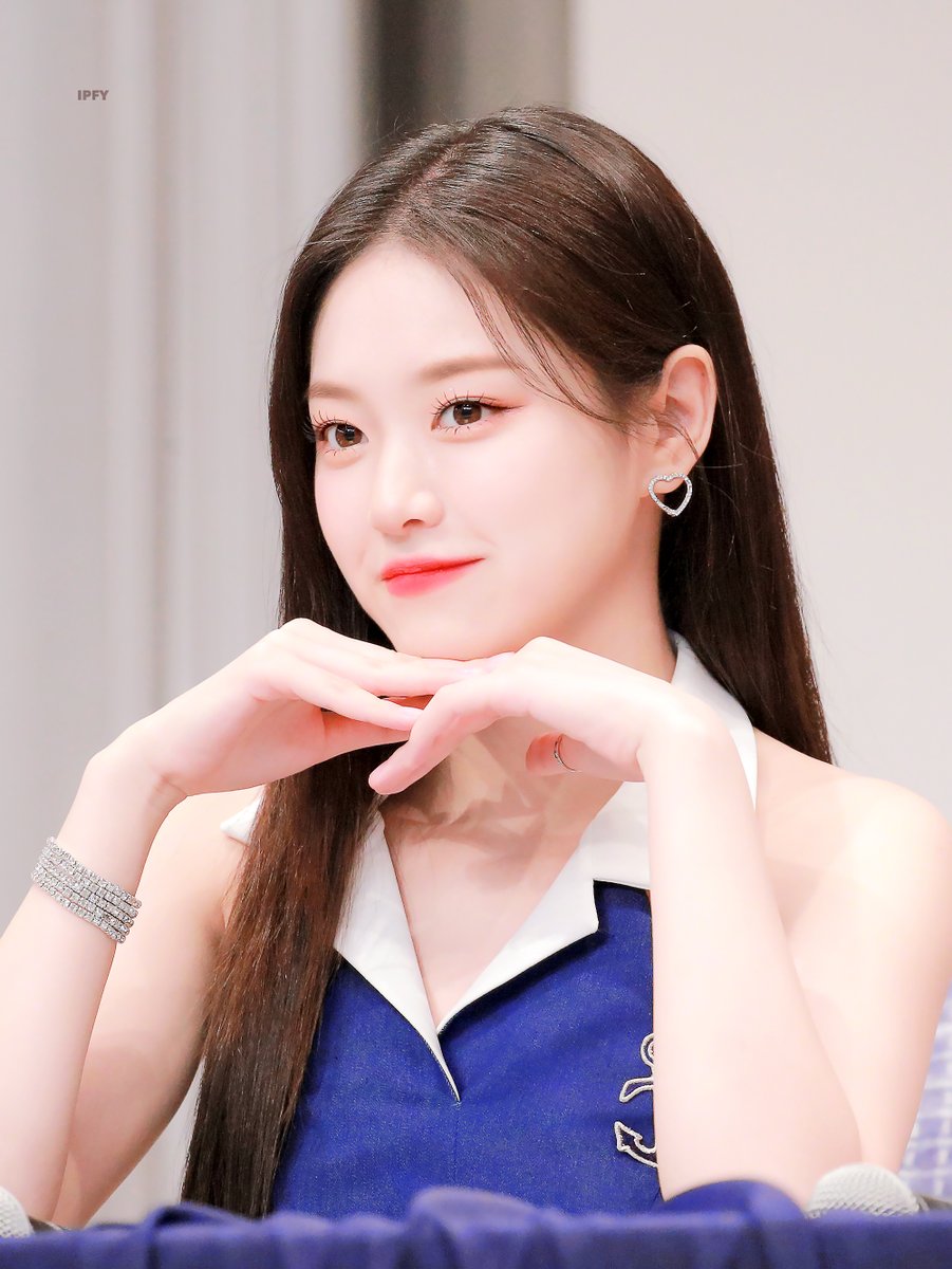 IPFY__'s tweet image. 220703 💛
#현진 #이달의소녀 
#LOONA #HYUNJIN