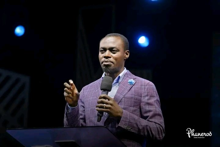 priestessofjoy's tweet photo. No man can see God and stay proud. Seeing God kills every ounce of self
#PhanerooAt8
#Invite8
#MiracleAndWorshipExperience https://t.co/OVFcxQWFcp