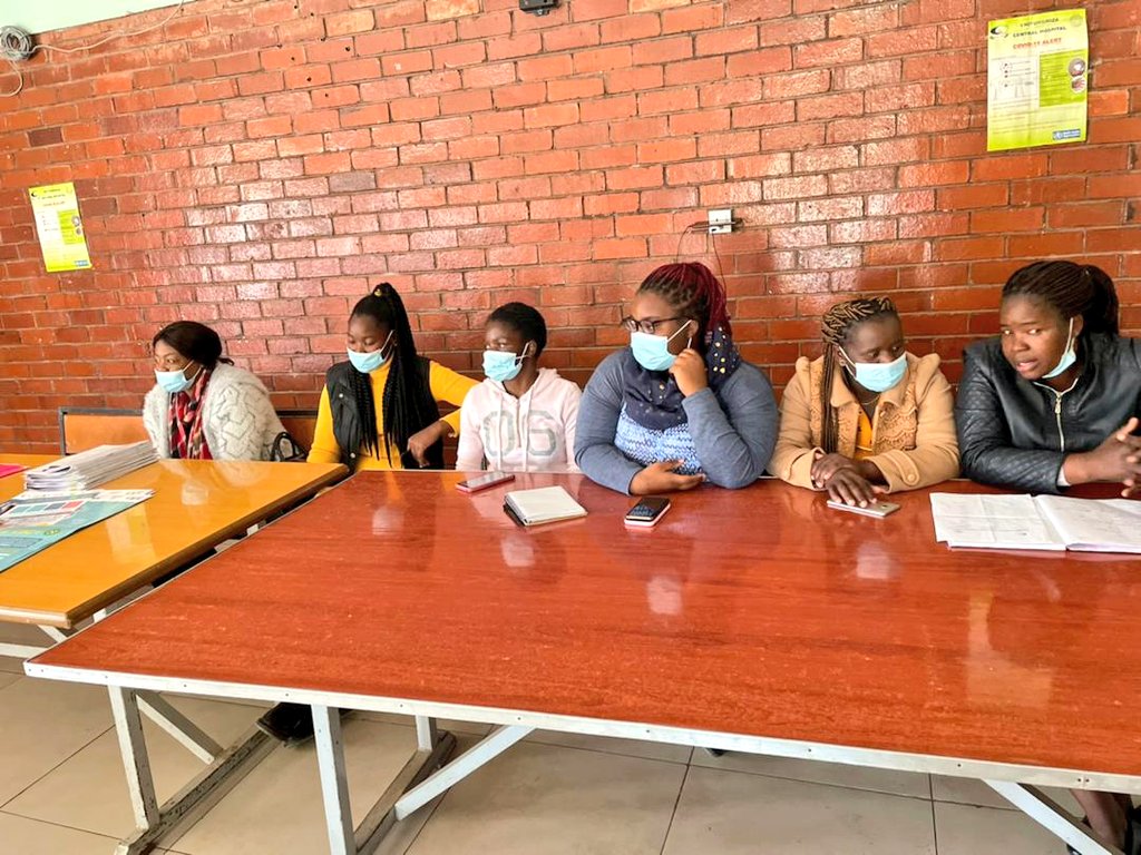 friendshipbench's tweet photo. Today, the Friendship Bench @OPHID_Trust #HealthCareWorker team are at Chitungwiza Hospital for a mental health & self-care session with #HCWs πΏπΌ
We're discussing the crucial need to #DeRole & #CareForTheCarer with the use of self-care journals to help on the journey π https://t.co/liKb8DCcN4