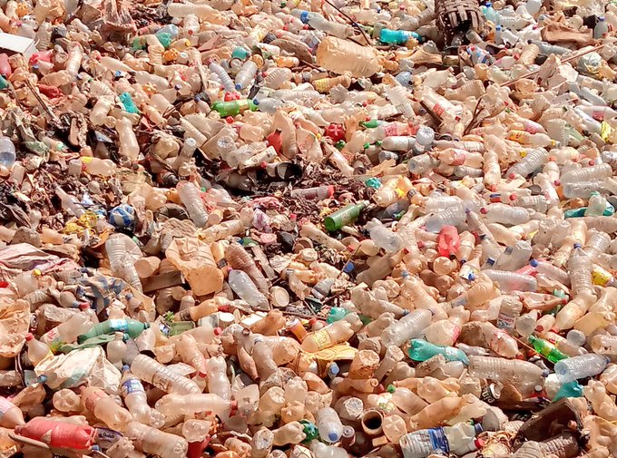 lesjadd's tweet photo. Stop #plasticpollution
#OurLifeMatters
#BeatPlasticPollution
#plasticfree https://t.co/lPzkjqdDoJ