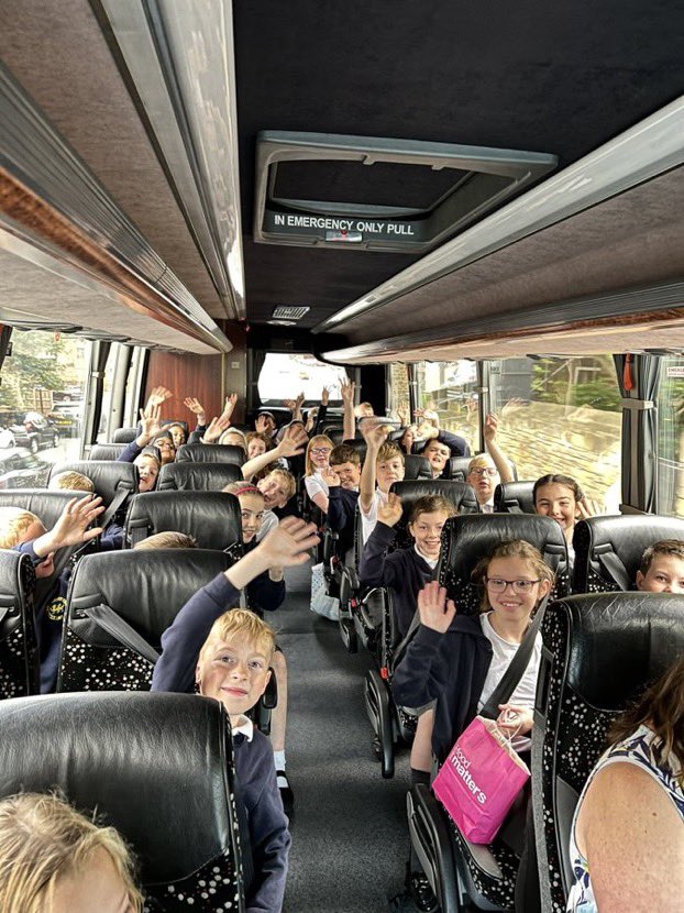 AMBERLEYPRIMARY's tweet image. Some of our Y5&amp;amp;Y6 pupils on their way to St James’ Park #STEMFestNetZero - we can’t wait!😃⚗️🧪🥼⚙️🔬