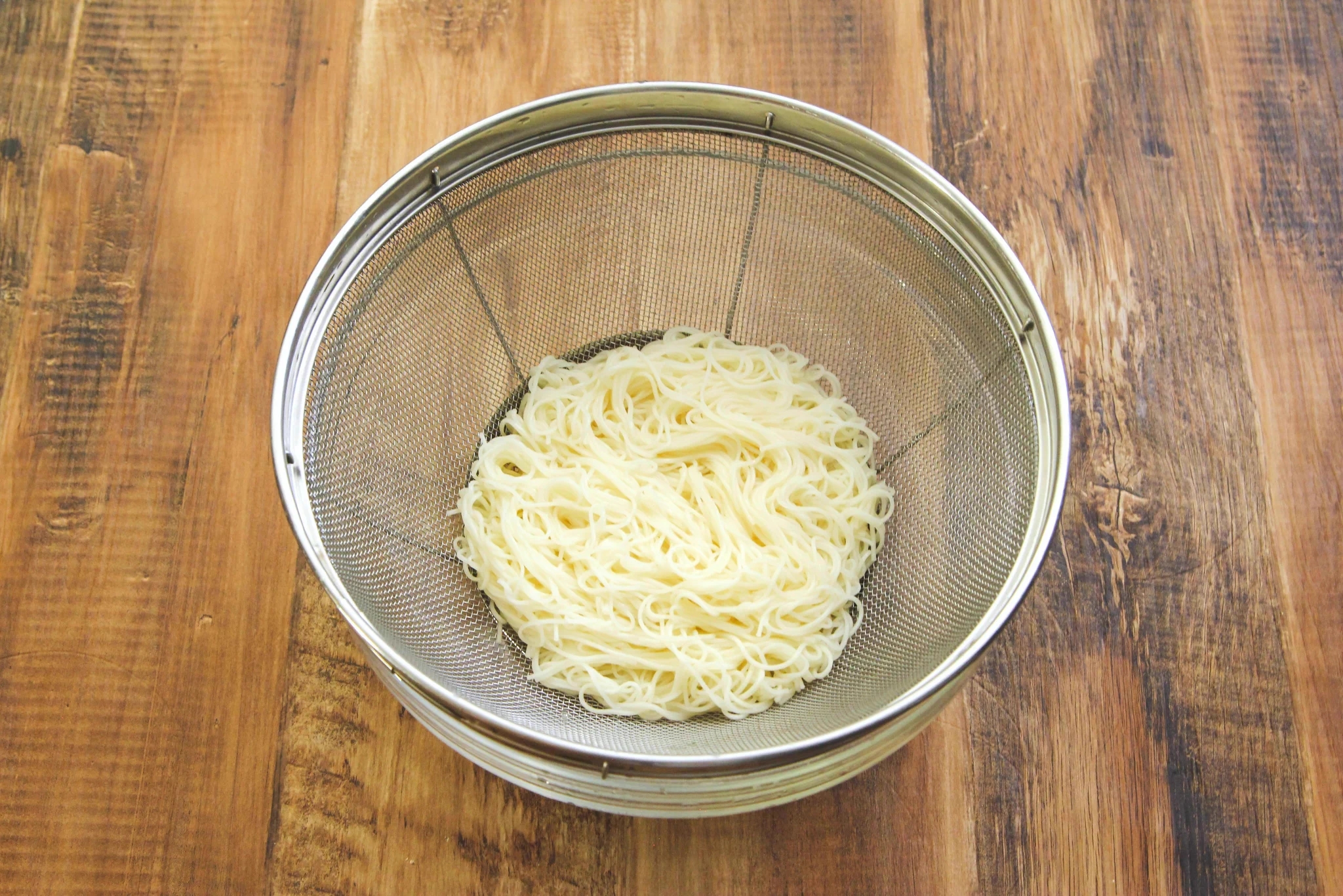 今の時期にぴったりそう！暑さで食欲がわかないときでもするするいけちゃうという「素麺」レシピ！