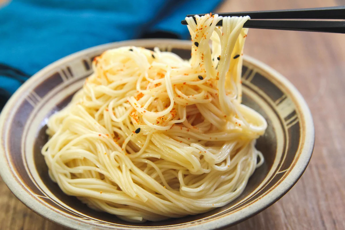 今の時期にぴったりそう！暑さで食欲がわかないときでもするするいけちゃうという「素麺」レシピ！