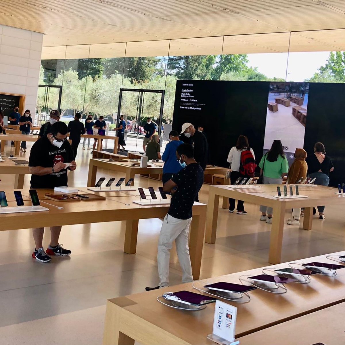 TIE Islamabad (@tie_islamabad) on Twitter photo Our APWE women at one of the Apple centres in San Francisco -
How exciting!
<a href="/tieislamabad/">TiE Islamabad</a> @tieglobal_ @tiesiliconvalley <a href="/usembislamabad/">U.S. Embassy Islamabad</a> <a href="/tie_university/">TiE University</a> Our APWE women at one of the Apple centres in San Francisco -
How exciting!
<a href="/tieislamabad/">TiE Islamabad</a> @tieglobal_ @tiesiliconvalley <a href="/usembislamabad/">U.S. Embassy Islamabad</a> <a href="/tie_university/">TiE University</a>