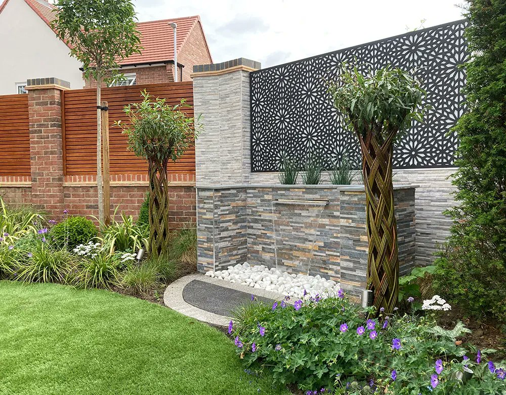 jongowergarden1's tweet photo. Bespoke blade water feature I designed superbly built by James Taylor Paving.
#bladewaterfeature #waterfeature #gardensolutions #gardendesign #landscapedesign #gardendesignessex #gardendesignsuffolk #luxurygarden  #gardendesigner #summergardens  #dreamgardens #essex #landscape https://t.co/Svjczp0q6S
