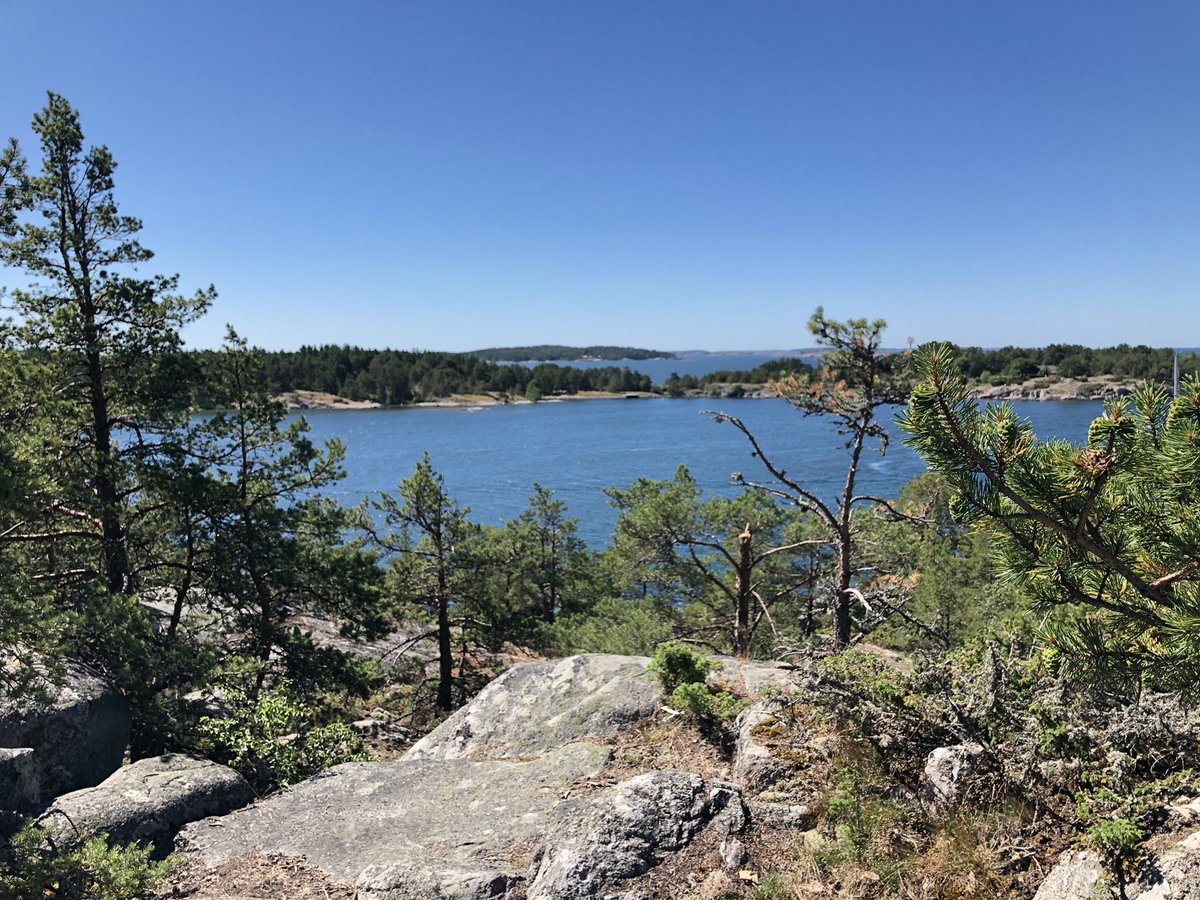 #Saaristomeri tarjoaa upeita retkikohteita, joihin voi matkata omalla veneellä tai yhteysaluksella. Palveluitakin löytyy, kiitos yrittäjille! 👍#Brännskär #kotimaanmatkailu