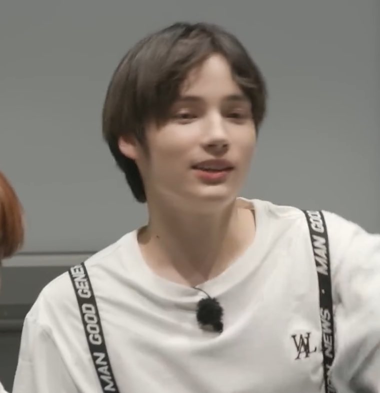 allabtxt's tweet photo. i need yall to look at THIS huening kai 😵‍💫 https://t.co/xWjvLG2s30