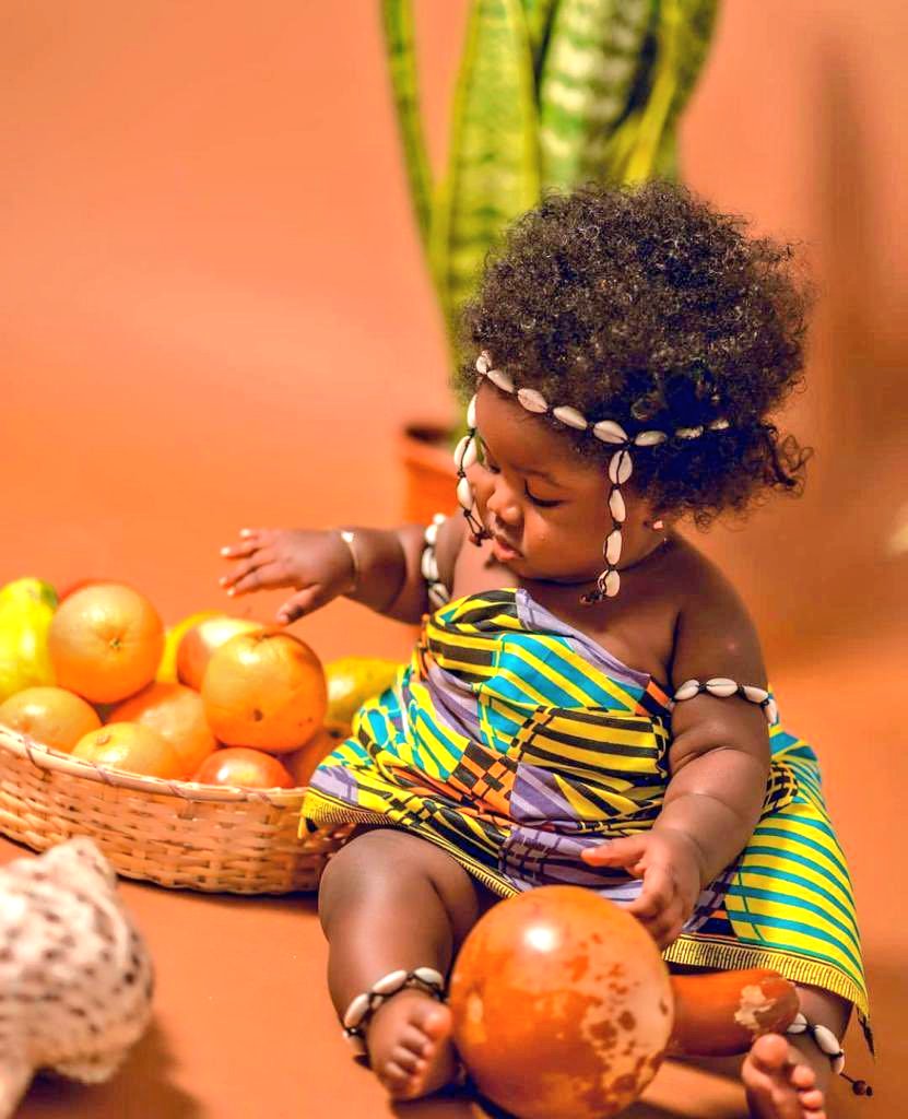 ملاك إفريقيا ☺💙💗
نجد البهجة في جمال الأطفال التي تجعل القلب كبير جداً على الجسد.