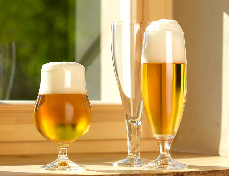 WalkingMatters's tweet photo. Few things are better than sharing a summer beer with #goodfriends. Make sure you serve your beer up well. @StolzleUSAGlass's got a wide range of #beer glasses to help make sure you keep your friendships strong.
More smiles on more faces.
#TabletopMatters
#BornInFire https://t.co/Cdazls9Fsv