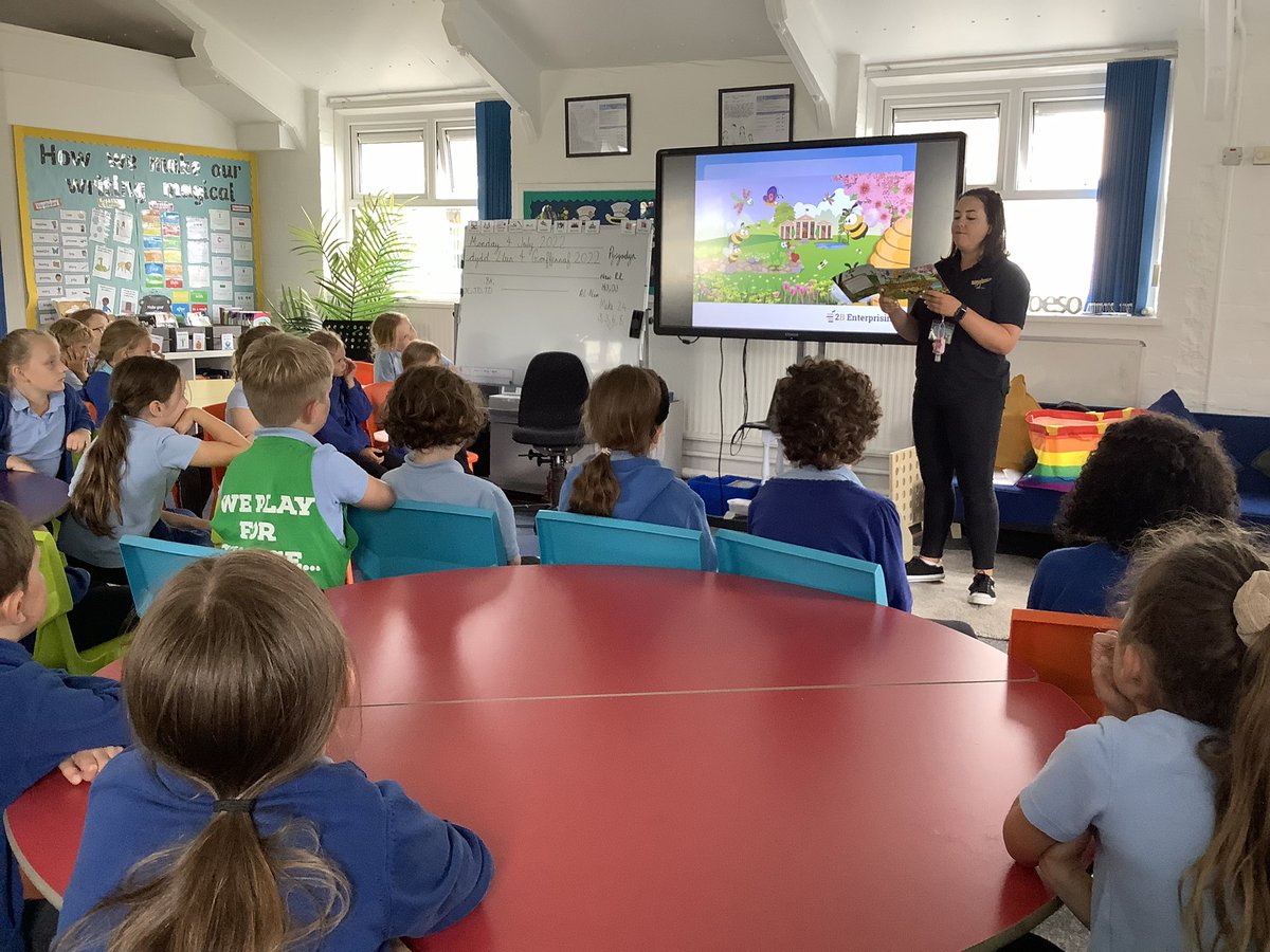 llanrhidianp's tweet photo. Diolch Abi from @2BEnterprising for introducing us to βThe Bumbles of Honeywoodβ π We are looking forward to working with you next term and becoming enterprising creative contributors π #LlanPysgodyn #LlanHealth #LlanHum #Llan4Ps #LlanCom https://t.co/9D1CxiIsxK