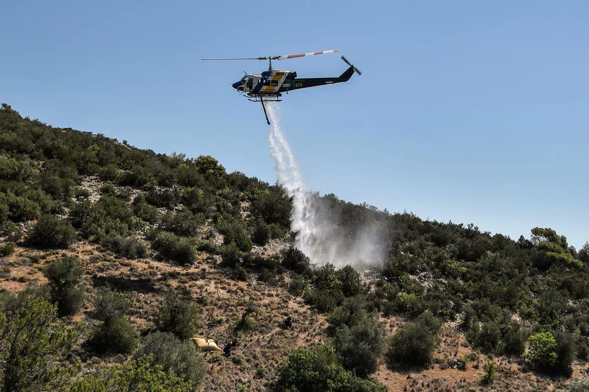 🔸Yunanistan’da dün 53 noktada çıkan orman yangınları nedeniyle 4 köy tahliye edildi. 

🔸İtfaiye Teşkilatı Sözcüsü Rafaella Tzima, yüksek sıcaklık, şiddetli rüzgar ve kuru hava koşullarının yangınları tetiklediğini belirtti.

🔸Yangınlar sabah saatlerinde kontrol altına alındı.
