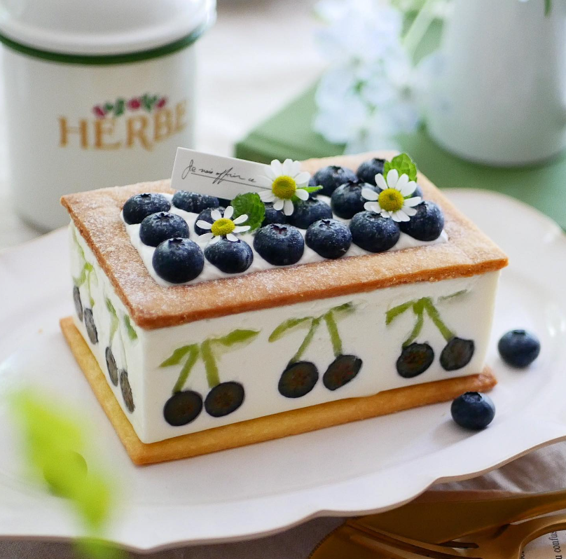 daily_dolce's tweet photo. Blueberry cake by y0fb.42ram https://t.co/ogoHQM0il9