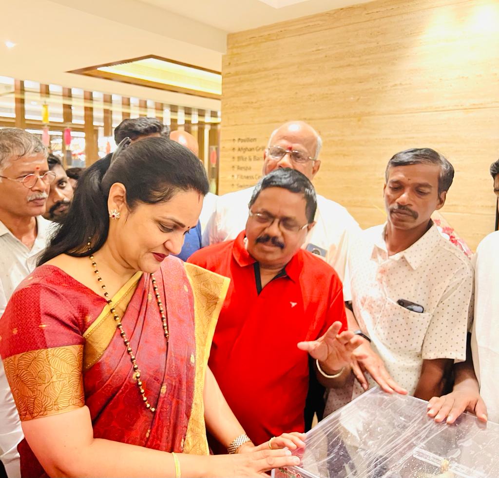 SunitaDuggal7's tweet photo. I am so glad to see #Devendrakulavellar Family all around me. #Tamilnadu is full of Love and Affection. https://t.co/vKFNOLYzmy