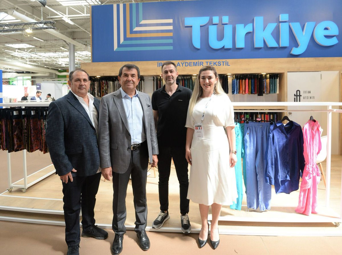 BursaTSO's tweet photo. ➡️BTSO üyeleri Küresel Fuar Acentesi ile ihracat atağını sürdürüyor. 

Meclis Başkanımız Ali Uğur ve Tekstil Konseyi Başkanımız Bayram Uçkun’un da yer aldığı 30 kişilik #BTSO heyeti Avrupa’nın önde gelen aksesuar, hazır giyim, kumaş ve moda fuarı #Texworld Paris’i ziyaret etti.✈️ https://t.co/0kZEoPOiU4