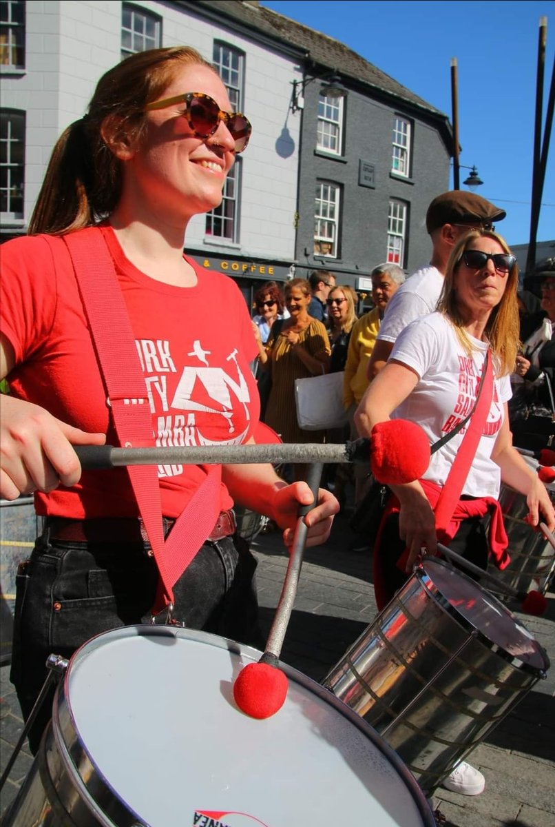 We had some howl on Saturday at <a href="/clonakilty/">Clonakilty, West Cork, Ireland</a> Old Time Fair with mini gigs <a href="/DeBarraFolkClub/">DeBarra’s Folk Club</a>, Shanleys, <a href="/GGsGinBar1/">GG's Gin Bar</a> and a parade in the sunshine to round off the day. Such sound, lovely people everywhere. Thanks for having us.