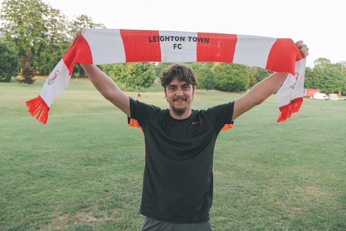 LeightonTownFC's tweet photo. STEVE WARD SIGNS ✍️

The pacey winger commits to the 2022/23 Campaign 😁

Steve, massively experienced wide man at steps 5,4 &amp; 3 and still only 25.
Spent many seasons at Kings Langley where he has amassed a very decent goal scoring record ⚽️

Welcome Steve 🤝

#YourTownYourTeam https://t.co/0KxnNYIGYj