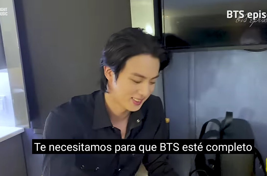 vminiecats's tweet photo. — Los chicos siempre expresan su gratitud entre ellos, recordándose mutuamente su importancia en el grupo 🥺

• #JIMIN a #JIN 

🐥: Te necesitamos para que BTS este completo. 
🐥: Somos BTS en este momento.
🐥: Sin ti, estamos incompletos. (+) https://t.co/LyAqadVHrI