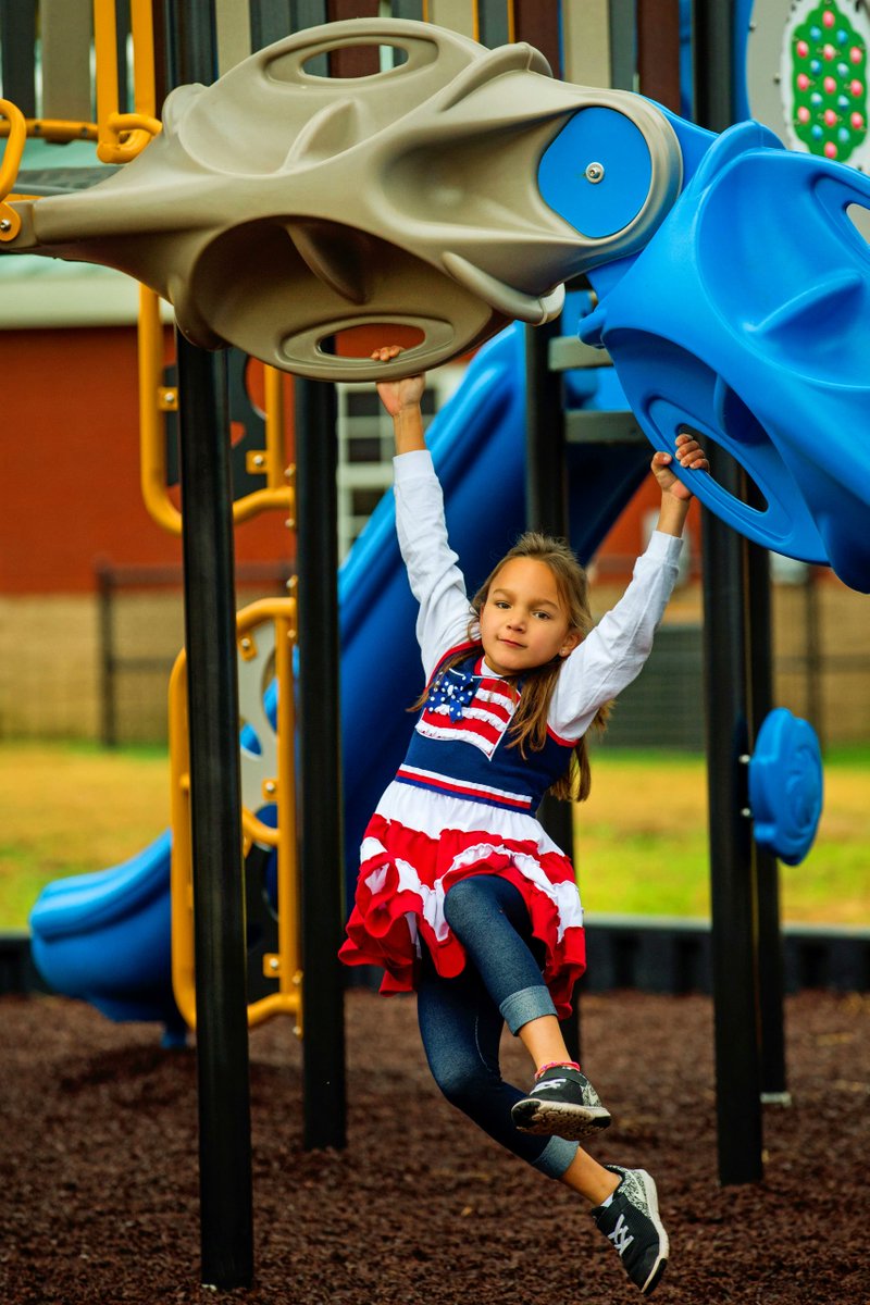 StruthersRec's tweet photo. Struthers Recreation wishes a #HappyFourthofJuly to all. Let's #celebrate and enjoy time together with friends and family. Stay safe and have a wonderful holiday! https://t.co/uLckagQONg