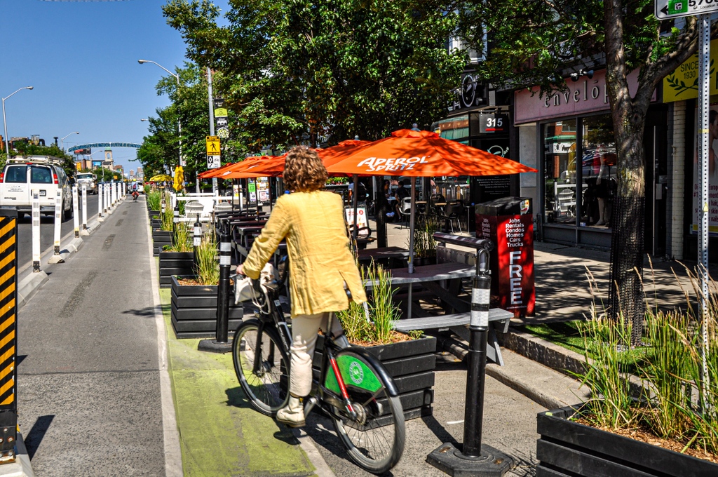 BroadviewDanBIA's tweet photo. Bike down to #BroadviewDanforthArea - get all the essentials, get some retail therapy and then stay and relax on one of our patios. Don’t have a bike? Rent a bike from one of many  @bikeshareto  stations, and park it right here in one of our stations nearby. https://t.co/ysj6K1MOPK