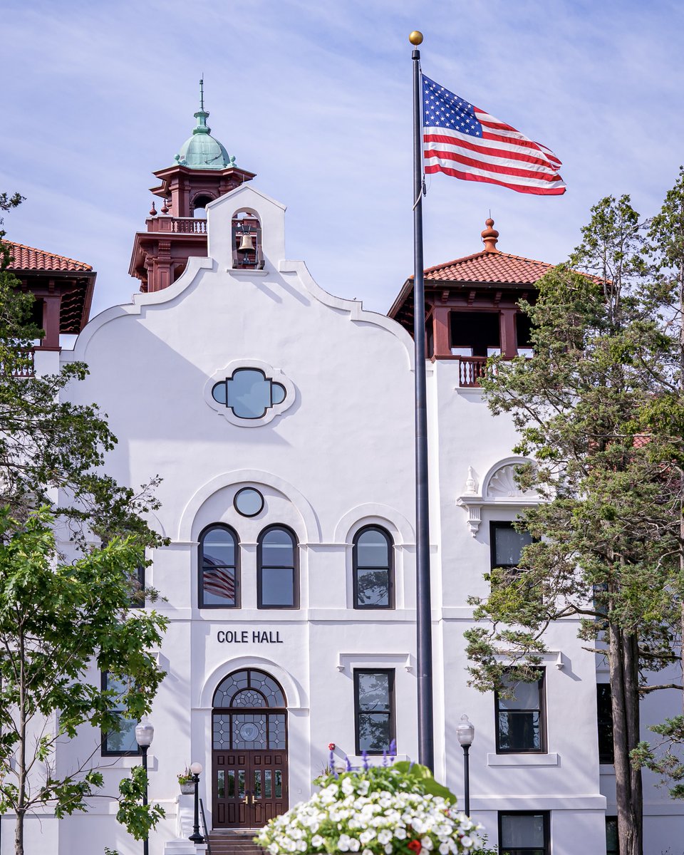 montclairstateu's tweet photo. Red (hawk), white, &amp; blue! 🇺🇸 Happy Independence Day from #RedHawkCountry https://t.co/w23Krxf0IQ