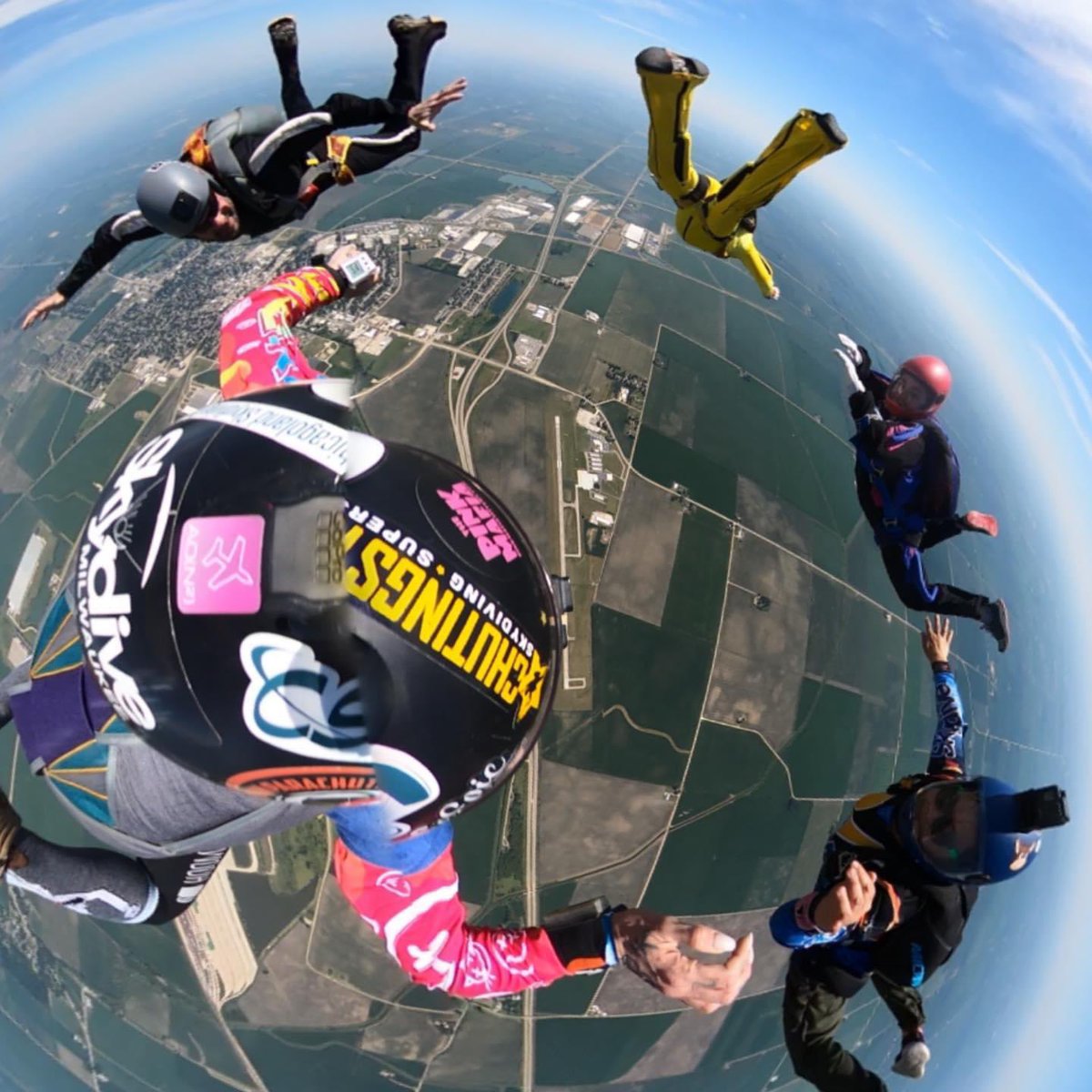 ReganTetlow's tweet image. One of the many great fun and high energy skydives from yesterday #skydiving @skydivecsc @CYPRESAAD #loadorganising