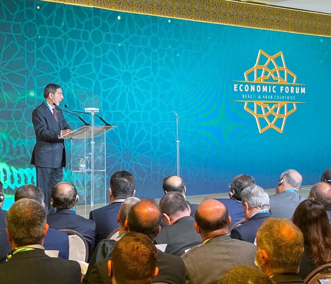 abcc_mea's tweet photo. The opening session of the Brazil &amp; Arab Countries Economic Forum's 4th edition began with a sand art performance by the Omani artist Shayma Al Mughairy. https://t.co/7mtqvVd8lc
