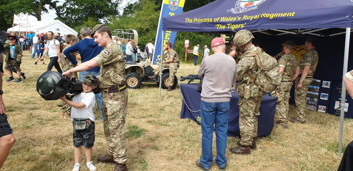 4PWRRTigers's tweet photo. This weekend members of D Company attended the Capel Military Show, an annual event in Surrey.
Whilst there, our soldiers hosted a weapons and field kitchen stand along with a collection of other interesting equipment such as the Quad Bike and FFR(Land Rover with comms equipment) https://t.co/Y2dn0DC1bP
