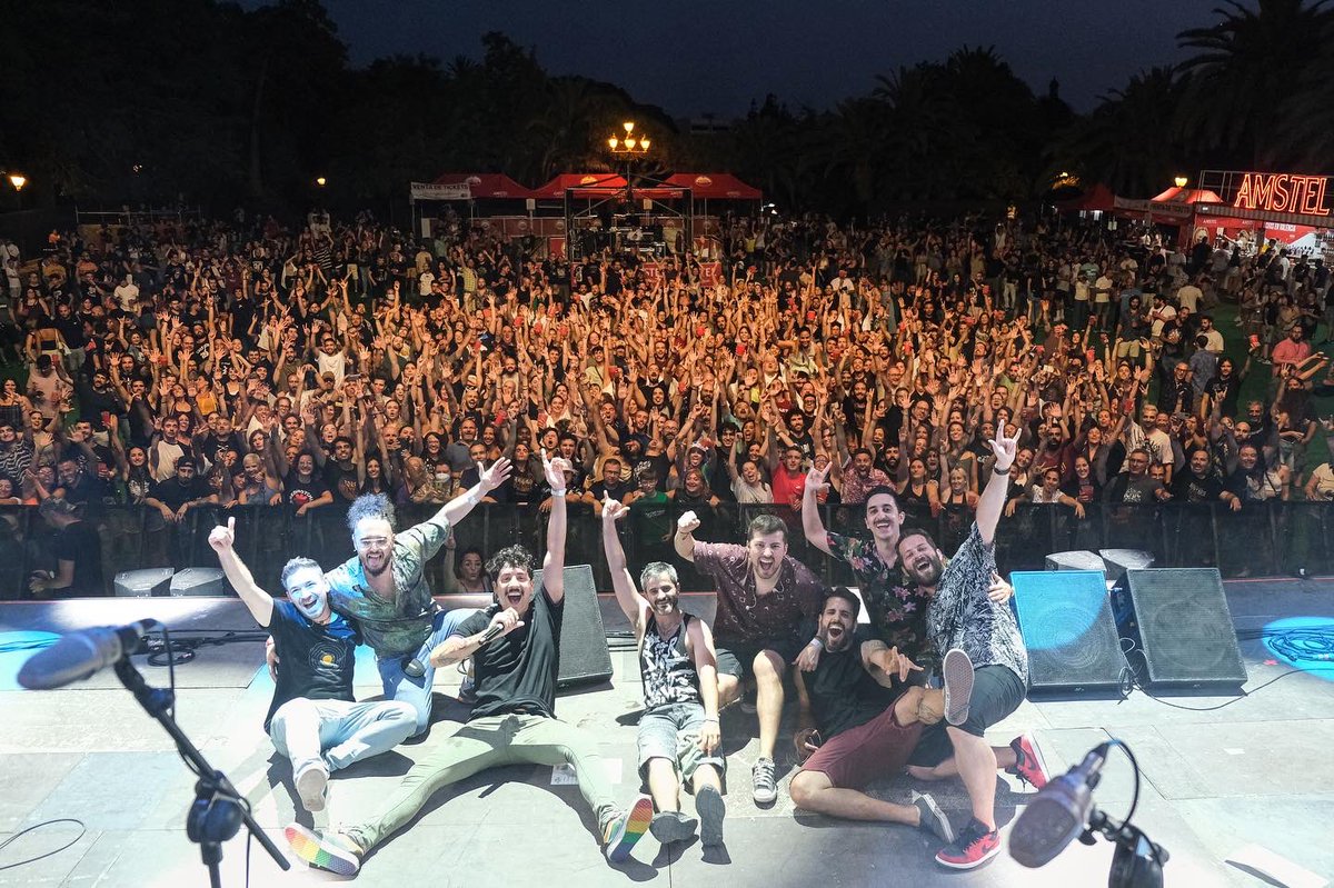 Que locura #valència que locura. 
Un honor acompañar a la familia de <a href="/losdemarras/">Los de Marras</a> en esta noche que ya forma parte de nuestra historia. 
<a href="/Conc_Viveros/">Conciertos de Viveros</a> 

#valencia #viveros #eltiolacareta #music #Musica #rock