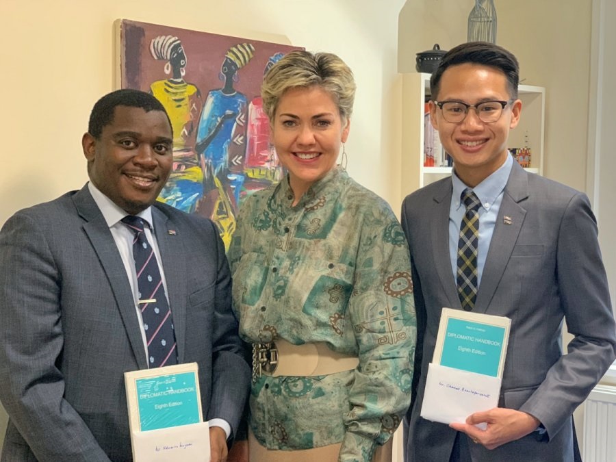 Joint winners of the 2022 Ralph Feltham Prize (for outstanding diplomat of the programme), Ndumiso Mngadi (South Africa) and Chanat Anantapanyasut (Thailand), with the Director of the Diplomatic Studies Programme, Dr Yolanda Kemp Spies.