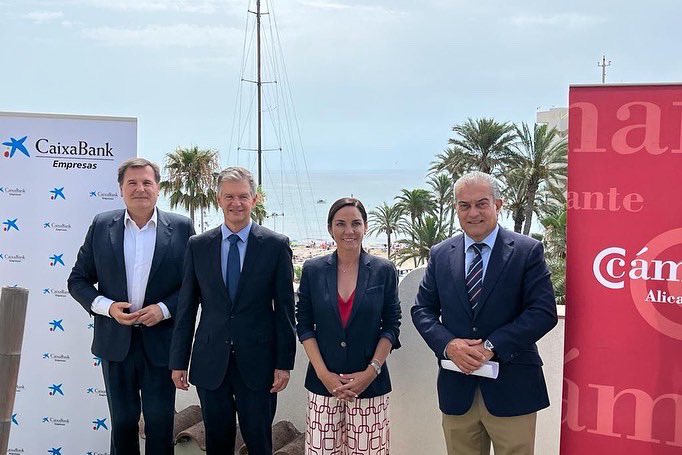 CamaraAlicante's tweet photo. 🔴 𝐂𝐚𝐢𝐱𝐚𝐁𝐚𝐧𝐤 𝐲 𝐂𝐚́𝐦𝐚𝐫𝐚 𝐀𝐥𝐢𝐜𝐚𝐧𝐭𝐞 𝐫𝐞𝐧𝐮𝐞𝐯𝐚𝐧 𝐬𝐮 𝐜𝐨𝐧𝐯𝐞𝐧𝐢𝐨 𝐝𝐞 𝐜𝐨𝐥𝐚𝐛𝐨𝐫𝐚𝐜𝐢𝐨́𝐧 | Con el objetivo de promover la actividad empresarial y fomentar la internacionalización, la competitividad y la formación.

#CámaraAlicanteChannels https://t.co/uDo5U3dQ41