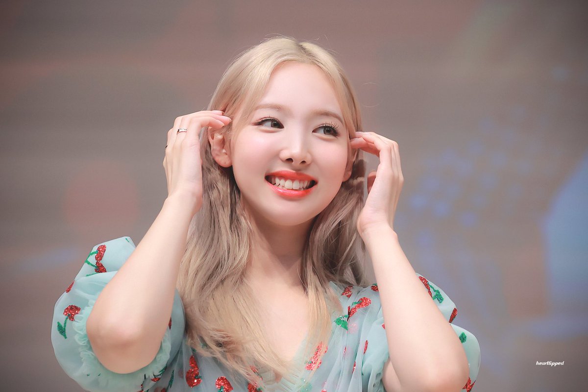 nayeon pics tweet media