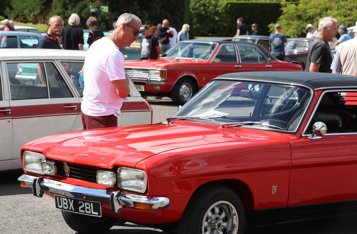 SteveGrant67's tweet photo. 70s classic car drivers help celebrate 50 years of the National Motor Museum https://t.co/xb0yVelmUh #Beaulieu #50objects @Beaulieu_Hants https://t.co/OMLmJ6J9DB