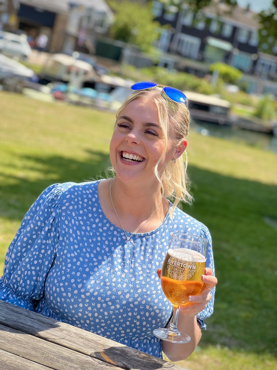 Happy 4th July to any American followers!🇺🇸🍻
Suns out + a celebration = to the pub gardens we go! ☀️ 
.
#fourthofjuly #independence #america #rivertown #celebrate #beer