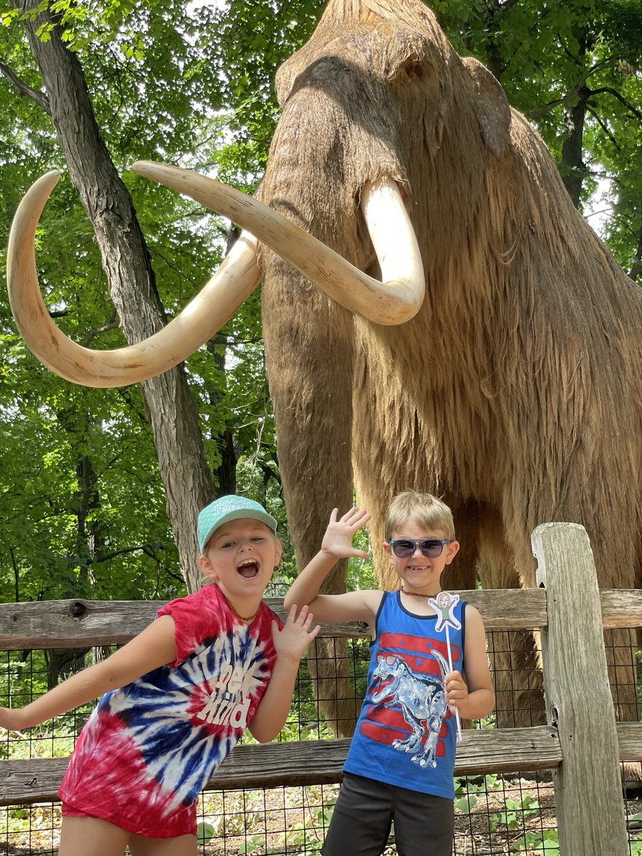 We spent our morning at the zoo and visiting with some ice giants!! We even brought our good friend <a href="/MrsPsKinders/">Pietryla's Place</a> with us! Everyone looked excited to see this Woolley mammoth! 😱
