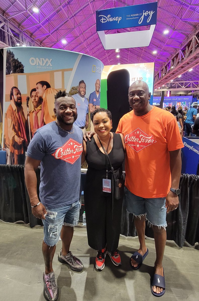 ProducerPG's tweet photo. I had one fan moment - I had to snap a picture with my daughters' favorite vets, @NatGeo's @drhodges &amp; @tflee31 - #critterfixers
#essencefestival https://t.co/PwXTg2uLMq