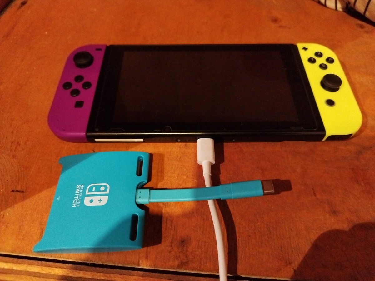 ramues21's tweet photo. @alucardio_inc Me compré un dock alternativo (antes usaba otro) y funcionó bien, pero ahora el dock y el nuevo ya no dan señal a la TV. 
Esto me sucedió hace unos años y se solucionó solo (no sé qué sucedió). Esa es mi pregunta sabes cómo solucionarlo? Gracias por tus videos🎮🕹️ https://t.co/wMWNMiQIA7