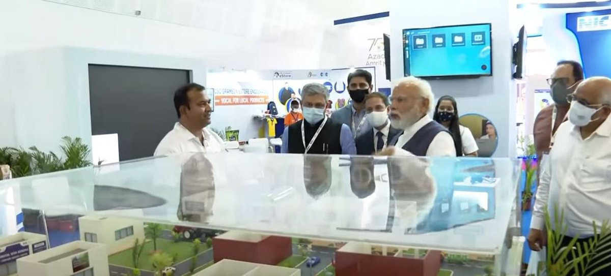 ashi_apple's tweet photo. Hon'ble PM @narendramodi Ji  Interacting with @CSCegov_ VLE Ravindra Supekar at CSC Pavillion today during #DigitalIndiaWeek2022  held at Gandhinagar, #Gujarat! https://t.co/aetyWXdqkI