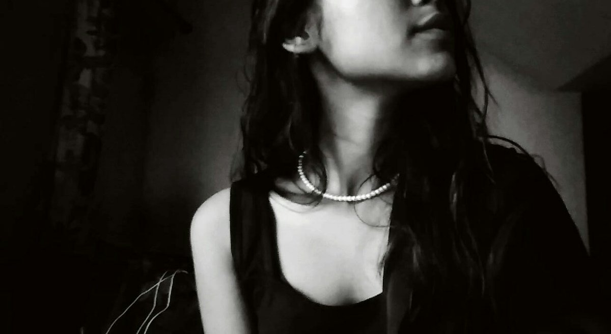 lilithlike_'s tweet photo. We have eyelashes born from iceberg shavings and lips painted
with the blood of sailors. It’s a wonder we even need our song to steal hearts.🐚🌊
#Tokillakingdom https://t.co/7WSqZ1Q1p8