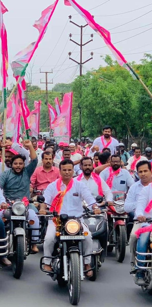 Madhu30543537's tweet photo. @reach_anupam caption this ☝️ https://t.co/nlVeRtVQXv