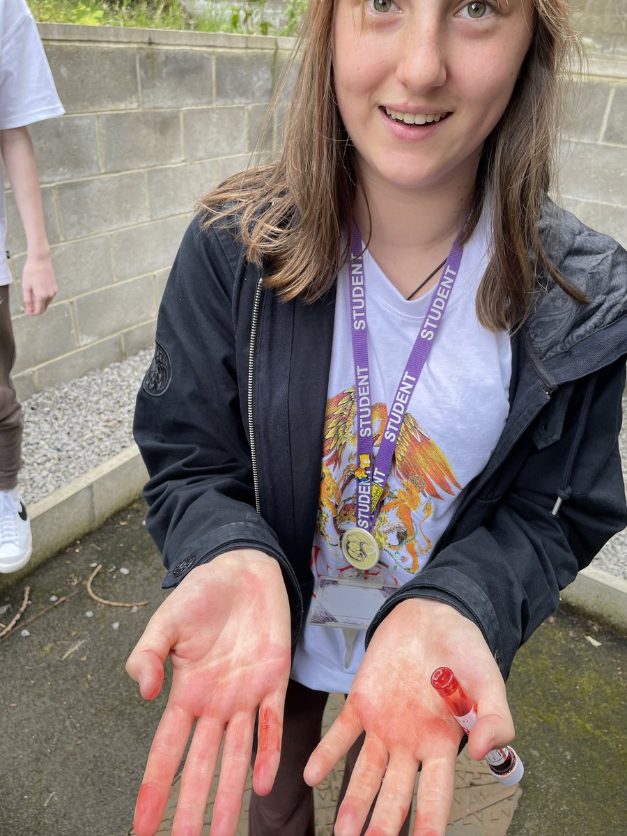 gary_rose's tweet image. This week we are experimenting with #singlecamera techniques in the “film set” outside my classroom!

Y12 @pearsonbtec #BTECCDMP have been creating #preproduction for a new drama #NetflixOriginal in the crime, horror or supernatural genre.

In Y13 they finally film &amp;amp; edit it!