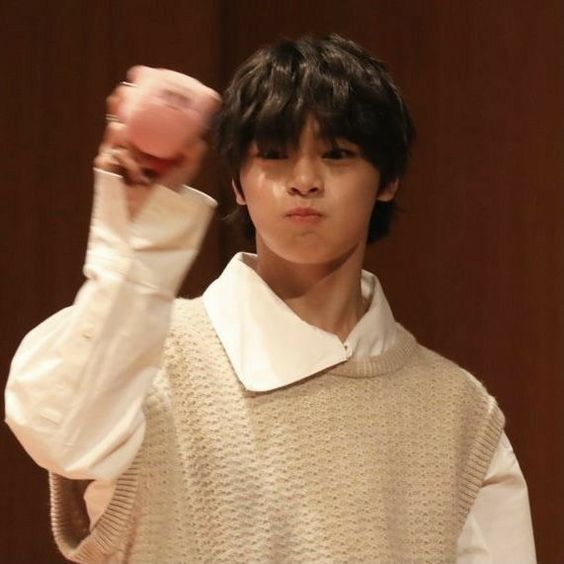 foxeology's tweet photo. kirby jeongin https://t.co/tYwDj4e7rS