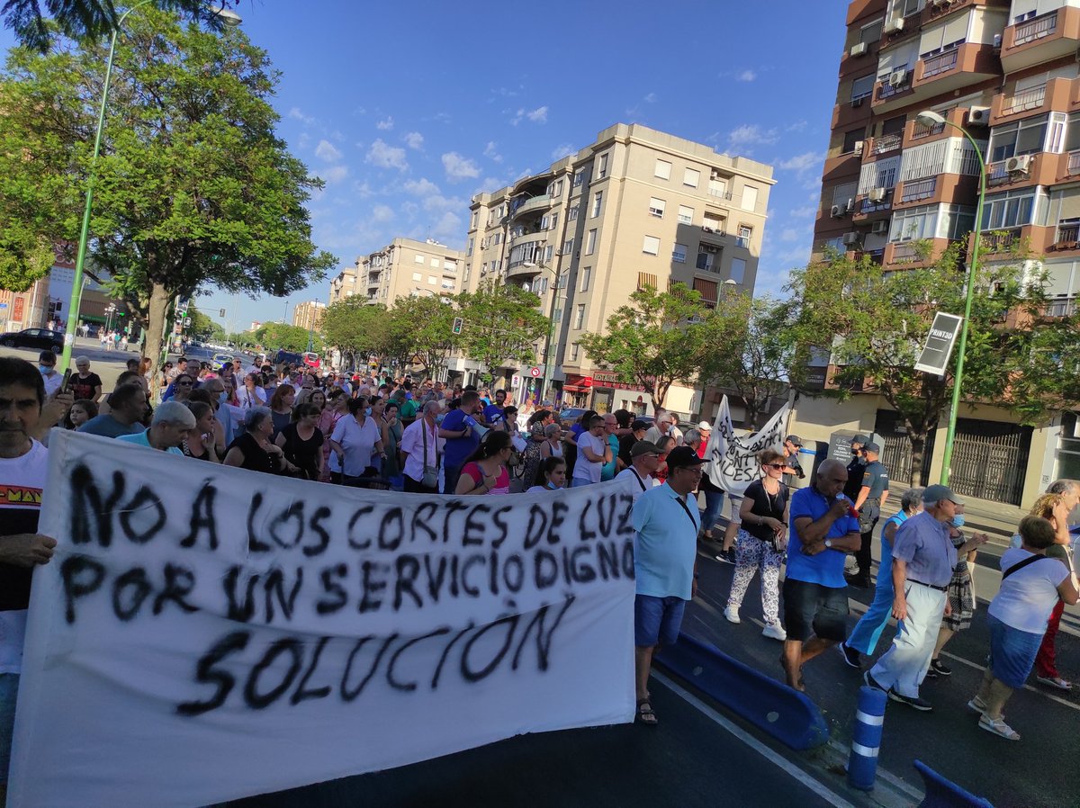 Los barrios sevillanos afectados por los cortes de luz de Endesa durante años acaban de cortar Luis Montoto