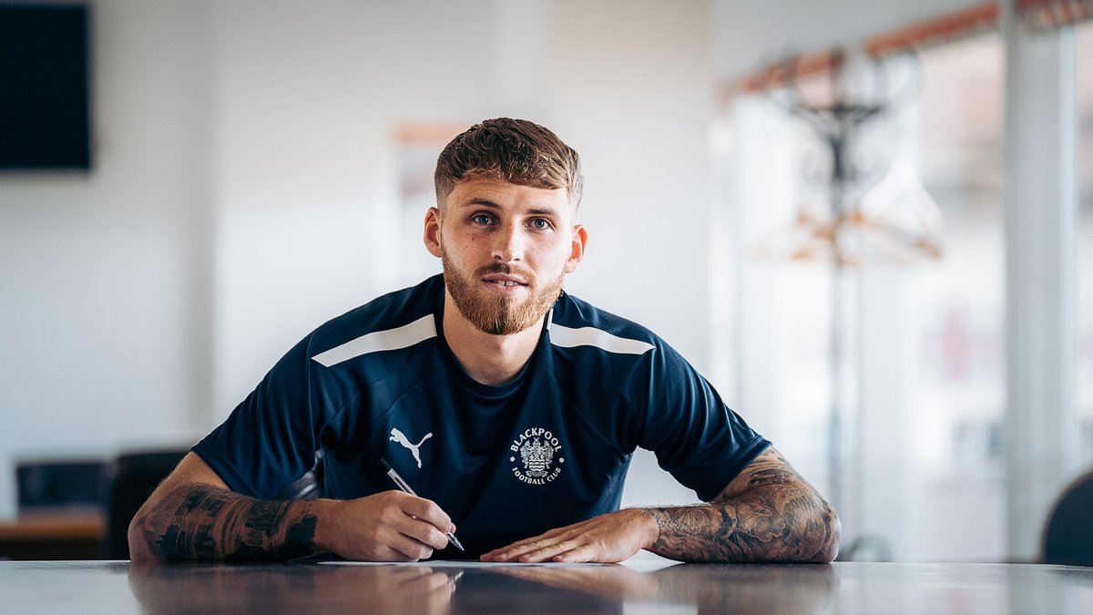 😃 𝗛𝗲'𝘀 𝗵𝗲𝗿𝗲 𝘁𝗼 𝘀𝘁𝗮𝘆! 🧤 Dan Grimshaw has extended his contract with the Club, keeping him at Bloomfield Road until at least June 2025. ➡️ blackpoolfc.co.uk/news/2022/july…