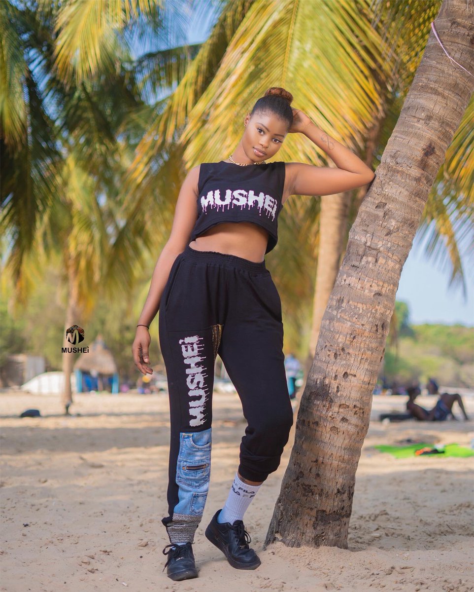 StreetMushei's tweet photo. Ensemble disponible, 27000 francs, gaw lein bala mo djex !!! https://t.co/oyB1Jk13n0