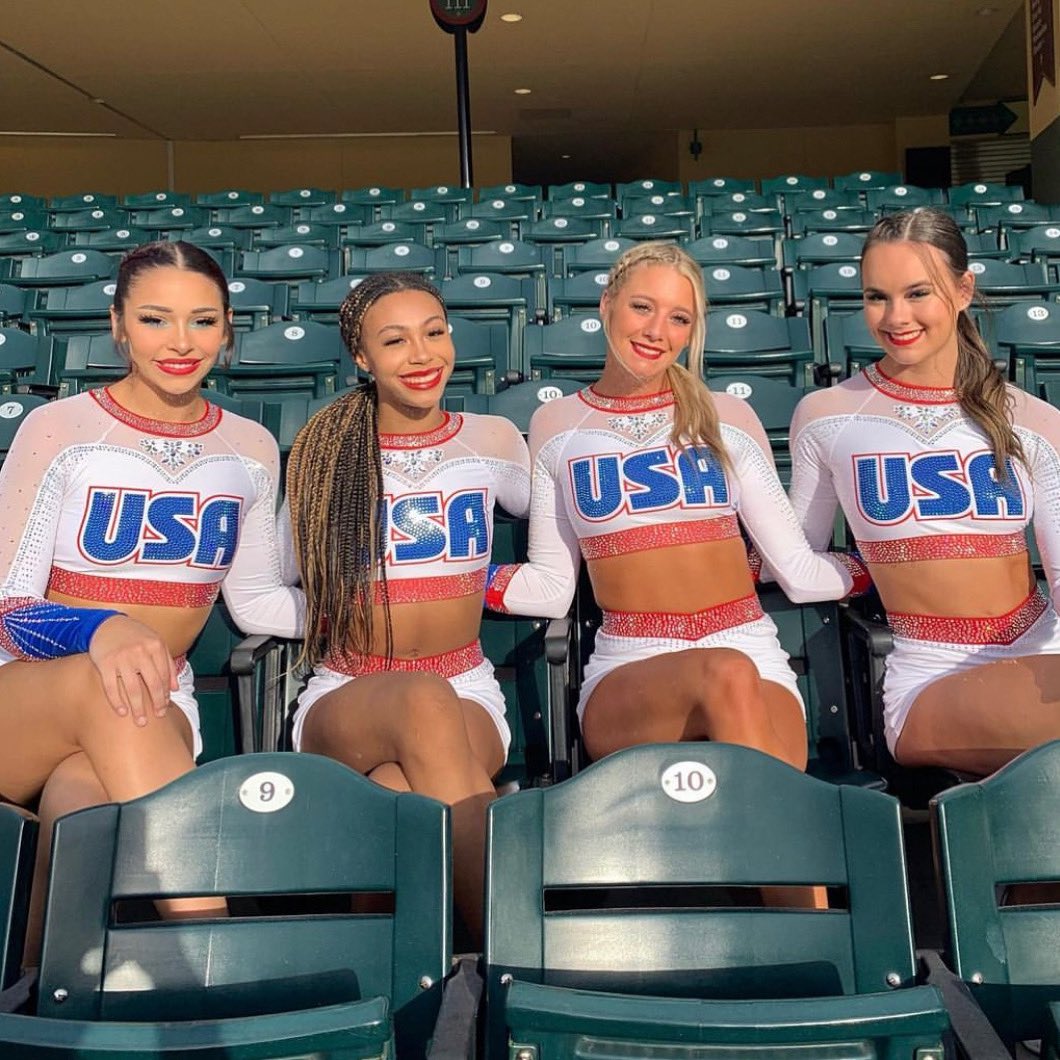 Wishing you a spirited 🇺🇸 + stylish✨ 4th of July!
📸: <a href="/USASTARZ/">USA STARZ</a>