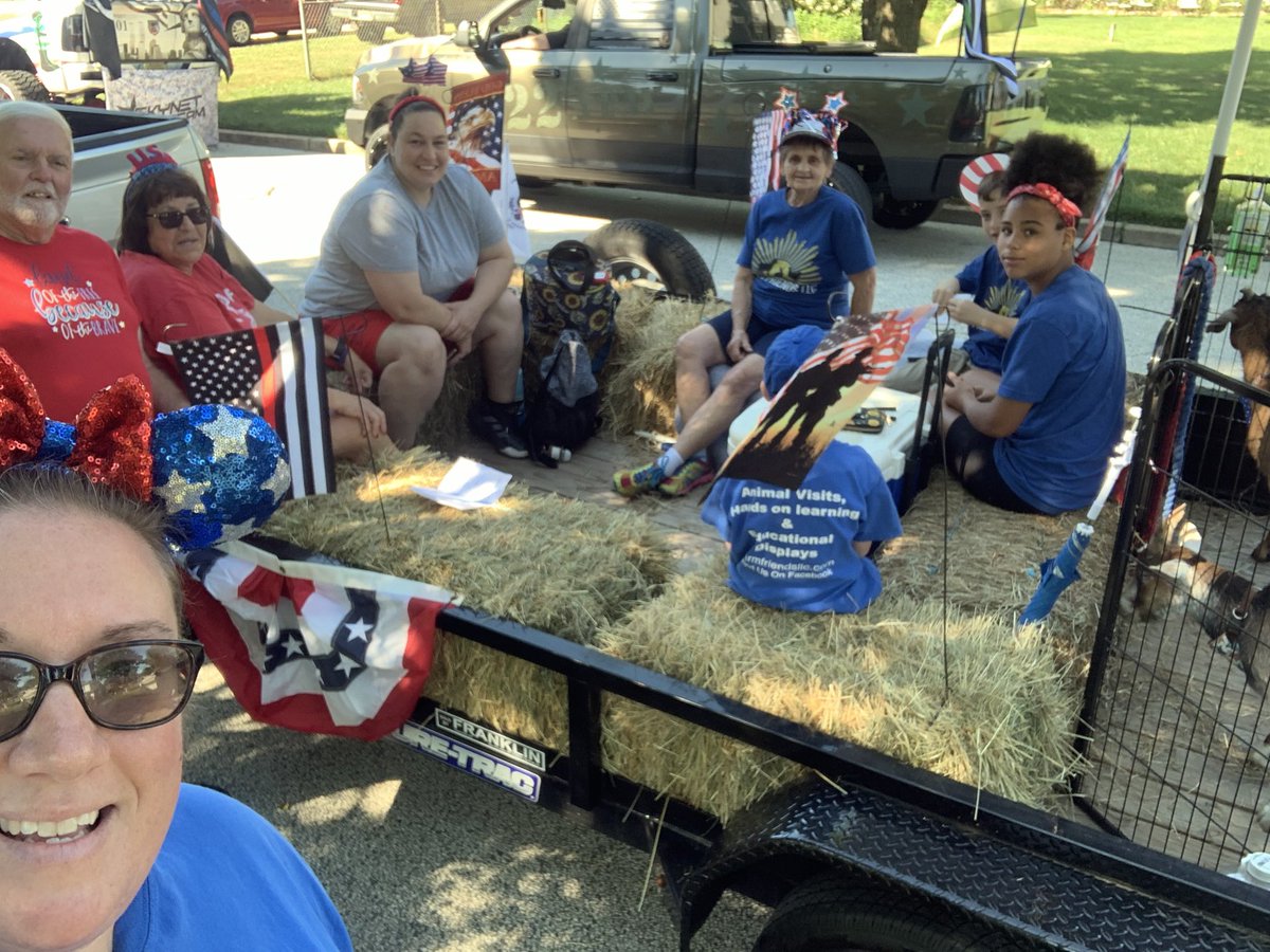 FarmFriendsLLC's tweet photo. We had a great time in the Berlin 4th of July Parade! ❤️🤍💙🐐🇺🇸☀️ #goats #4thofjuly #happy4thofjuly #farmfriendsllc #goatfloat #berlinnj #paradefloat #usa https://t.co/NIZpijzb1c