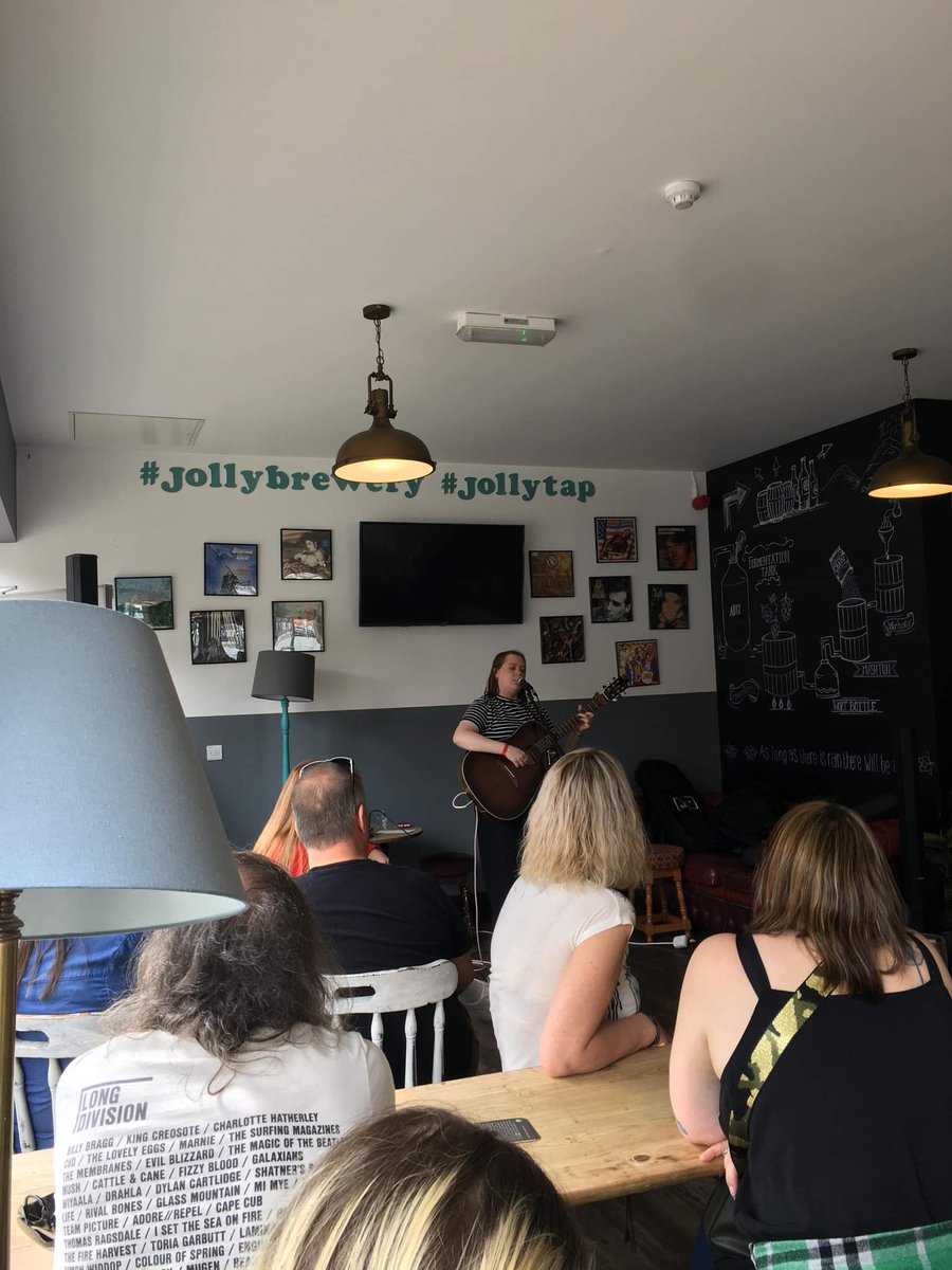 Lil throwback to last month at @Long_Division_ Festival where I had an amazing time playing at Jolly Boys in Wakefield 💛🎵