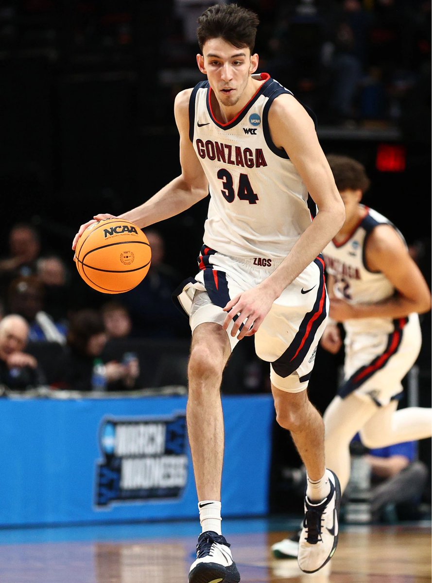 LegionHoops's tweet image. Chet Holmgren has officially been listed as 7’1 on the Thunder’s Summer League roster.

😳