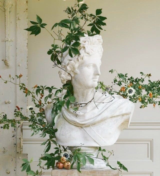 aspearina's tweet photo. hi !! i'm completely new to #booktwt and i'm looking for moots !! 

  some info abt me:
  - libra, entp, 18yo, she!her.

favs: historical fiction, romance, fantasy, manga and music! 

cr: the song of achilles.

i'll thank if u rt this so it gets to more ppl !! ☆ https://t.co/OJ4wKayiwc