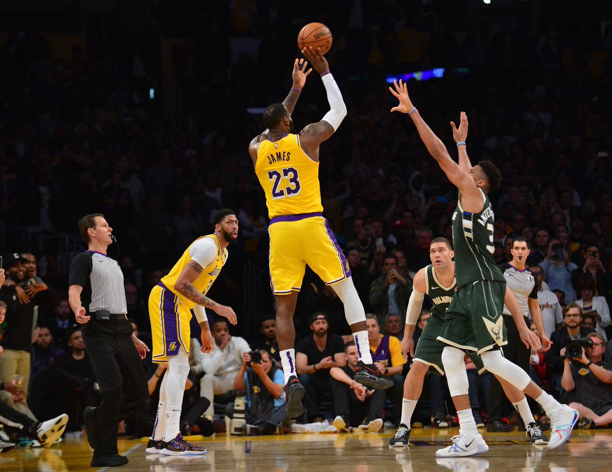 KBsLakeShow24's tweet photo. When LeBron James and Anthony Davis completely dominated the 53-9 Bucks in the 2nd Half in 2020

A Thread https://t.co/4D9Wz6v8EW